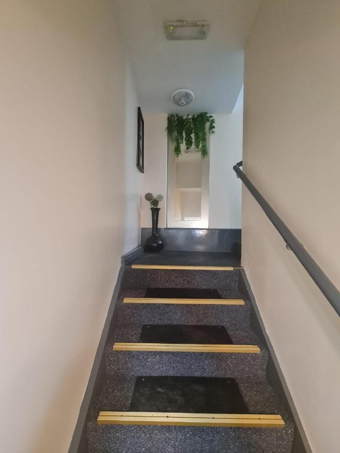 Town Centre Maisonette Улверстон Экстерьер фото